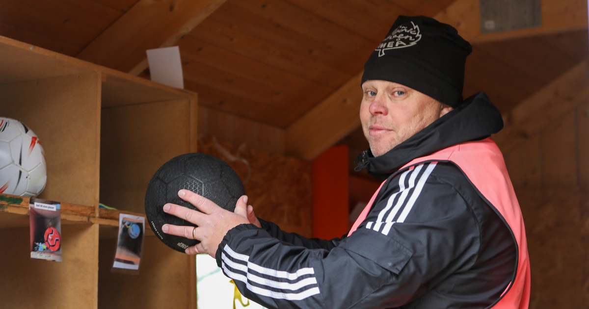 Benny i skolgårdens bod.