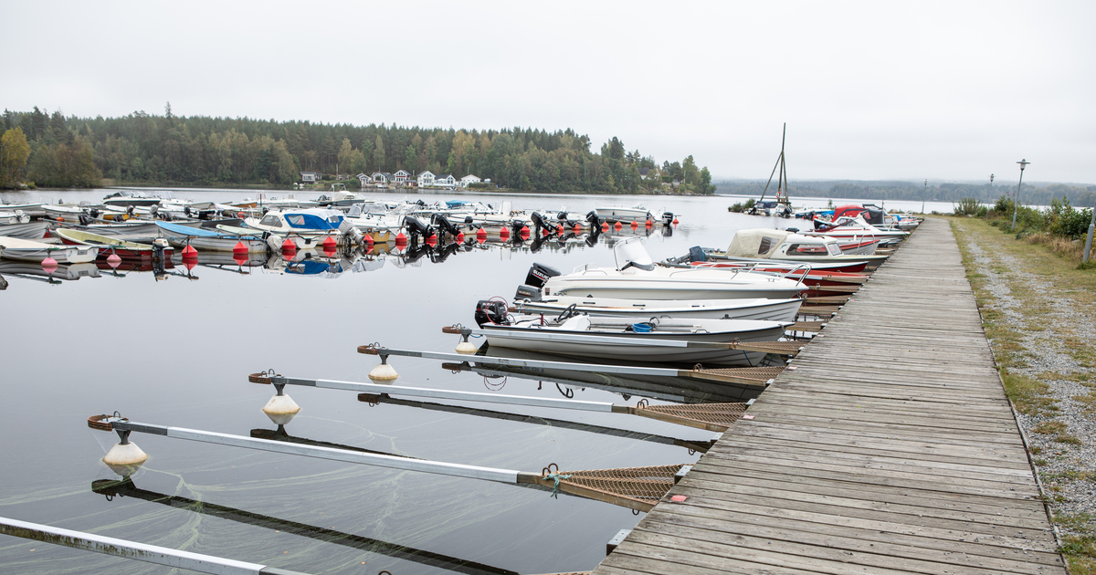 Brygga med båtplatser