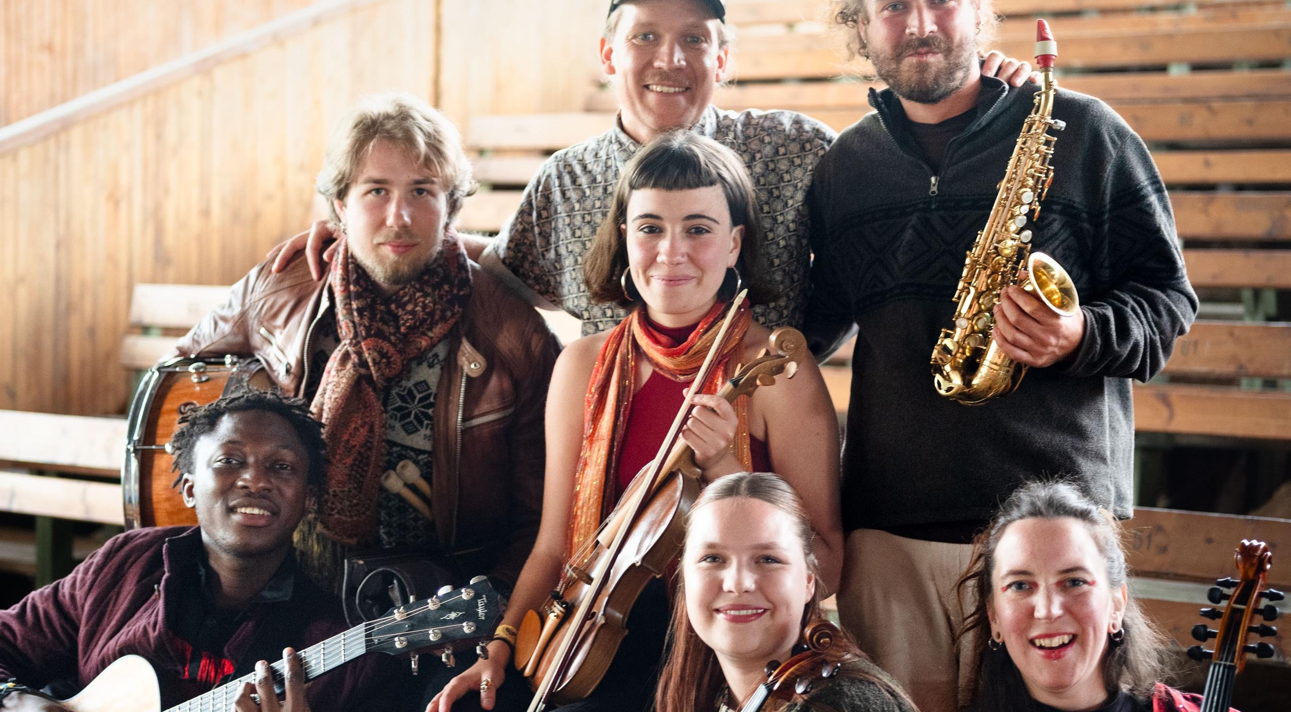 Bild på 7 medlemmar från Ethno on the road.