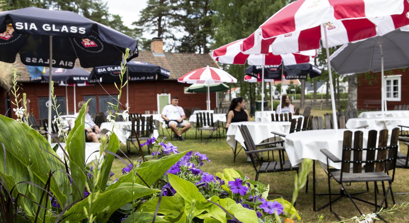 Serveringen på forngården